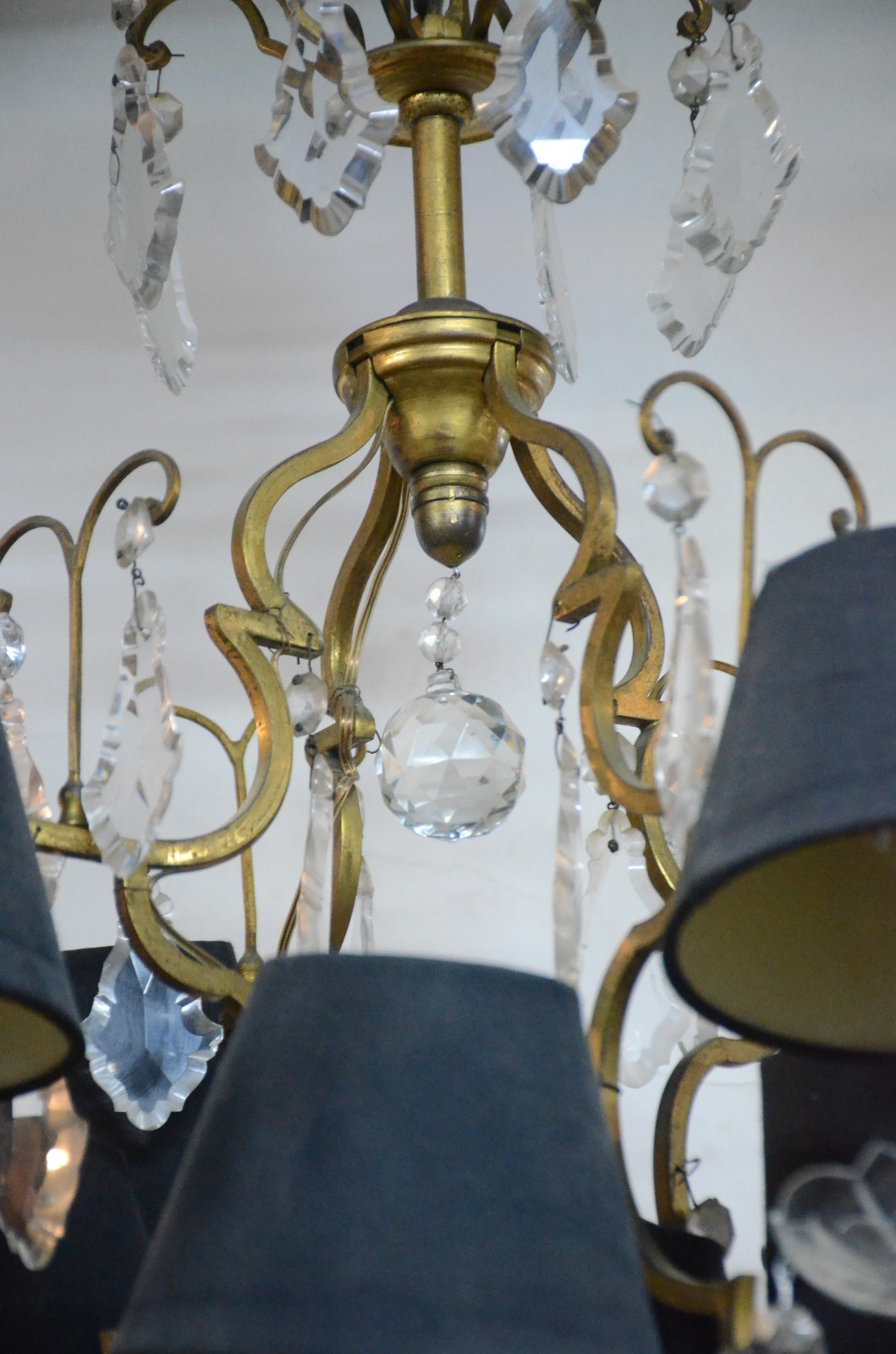 Lustre de metal dourado com placas de cristal lapidado, estilo... - foto 4 de 7
