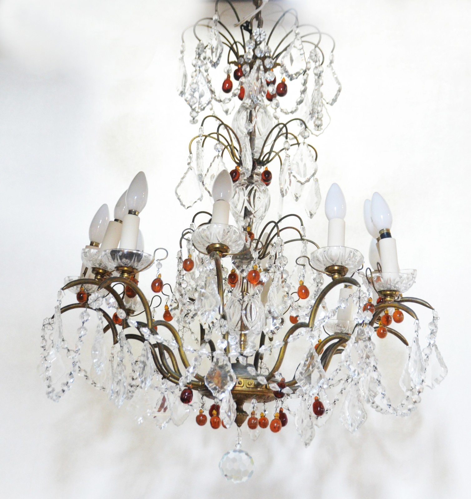 Lustre de metal para 12 luzes com pingentes e contas de cristal... - foto 1 de 5