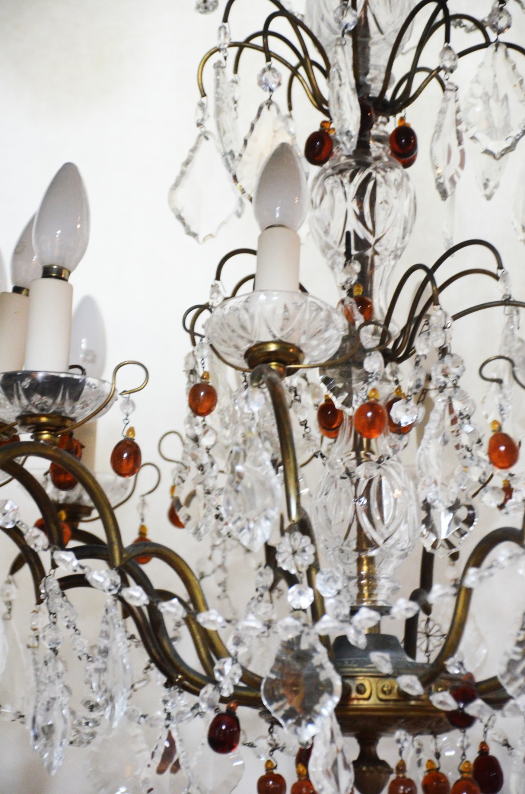 Lustre de metal para 12 luzes com pingentes e contas de cristal... - foto 3 de 5