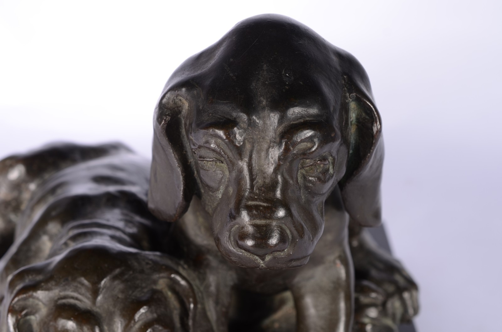 Grupo escultórico de bronze, base de mármore. Assinada. (mármore com... - foto 4 de 7