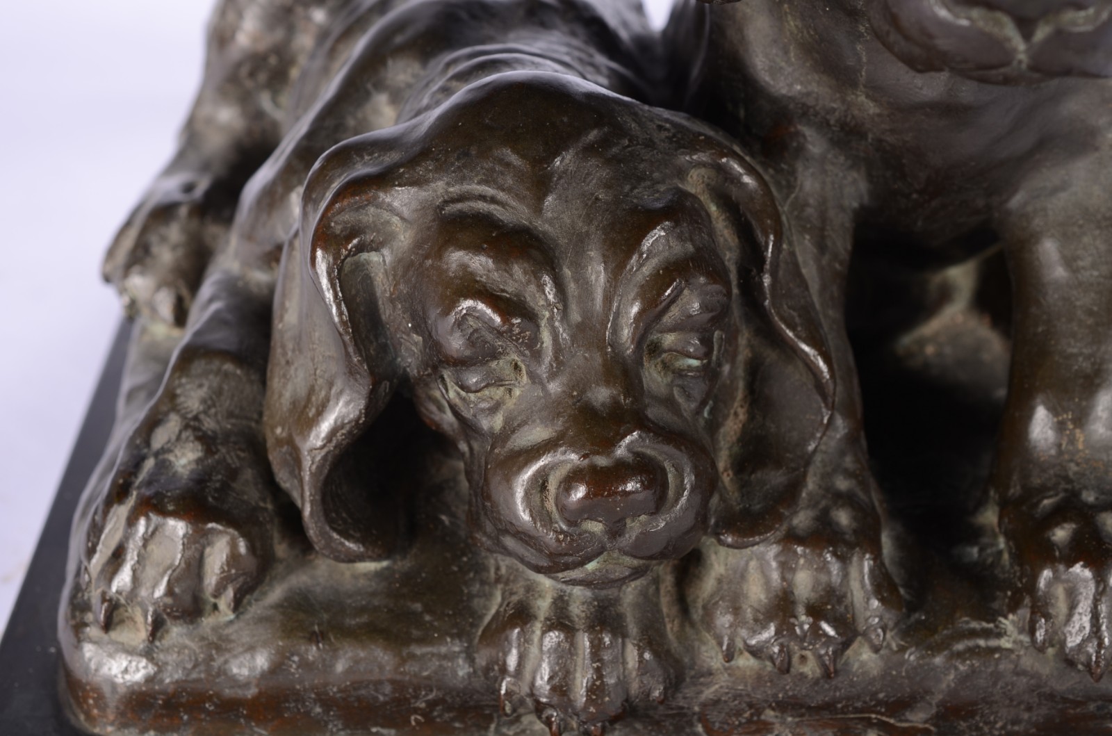 Grupo escultórico de bronze, base de mármore. Assinada. (mármore com... - foto 5 de 7