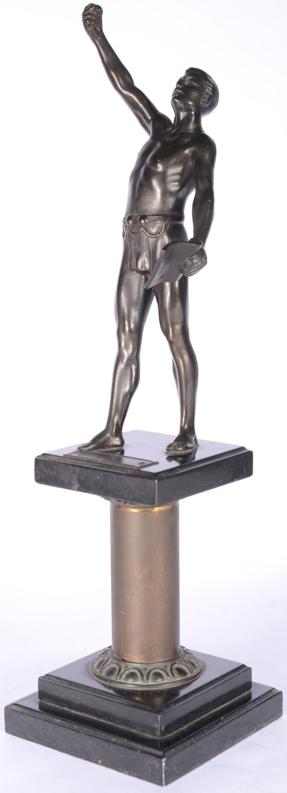 Escultura de bronze representando atleta, base feitio coluna... - foto 1 de 7