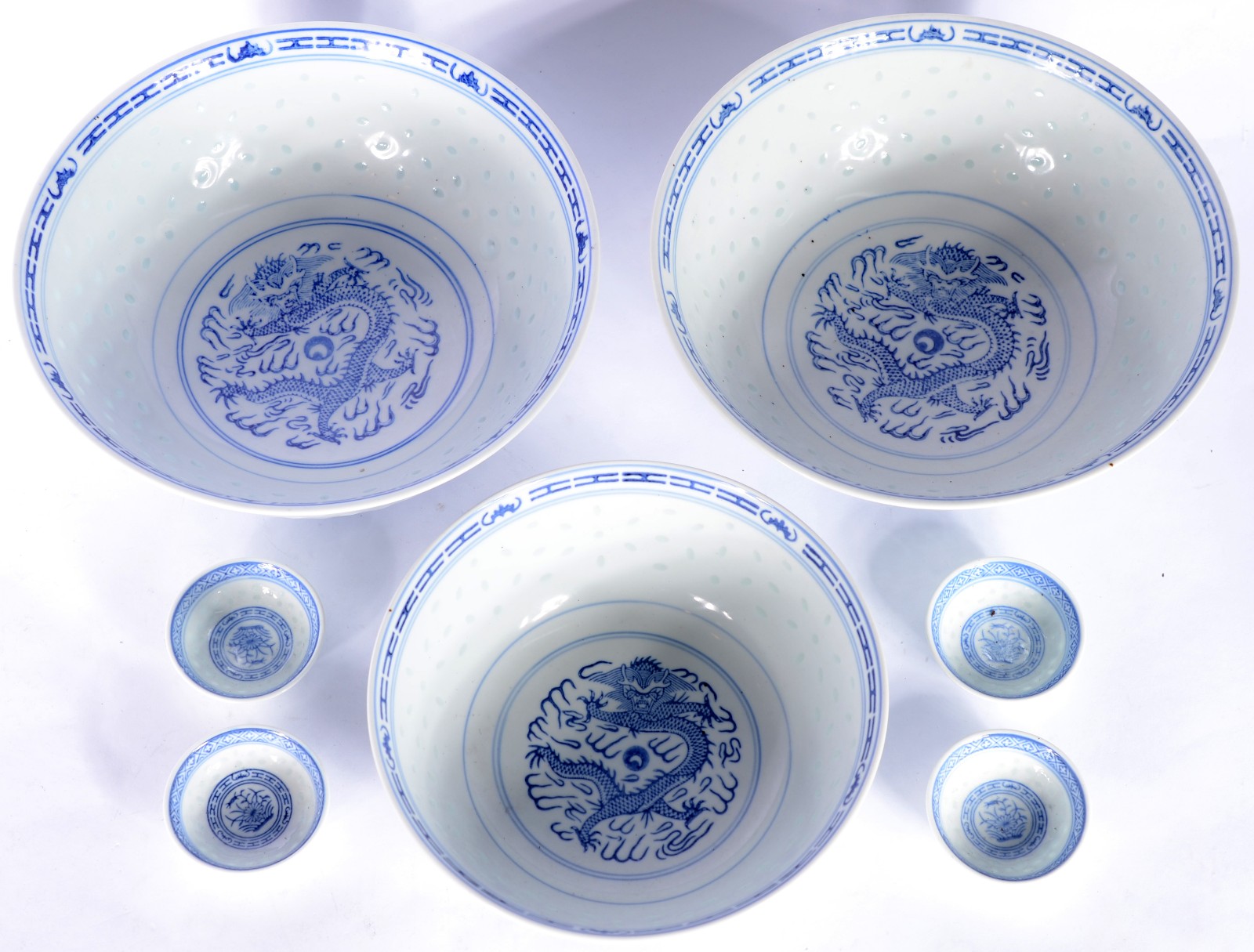 Conjunto com tres bowls grandes de porcelana chinesa "grão arroz" e 4... - foto 2 de 8