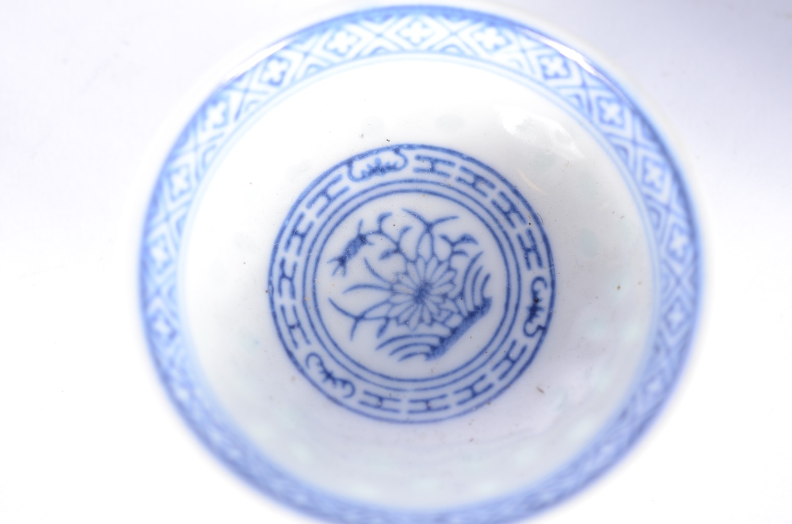 Conjunto com tres bowls grandes de porcelana chinesa "grão arroz" e 4... - foto 4 de 8