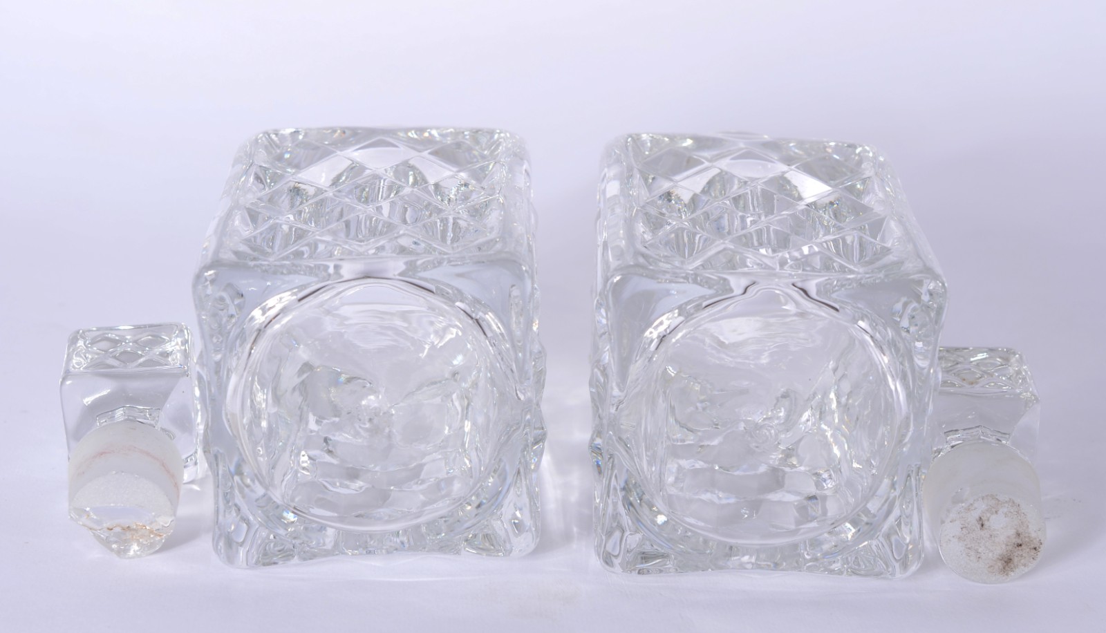 Três peças de cristal tcheco, sendo: prato para bolo, bowl e 2... - foto 8 de 9
