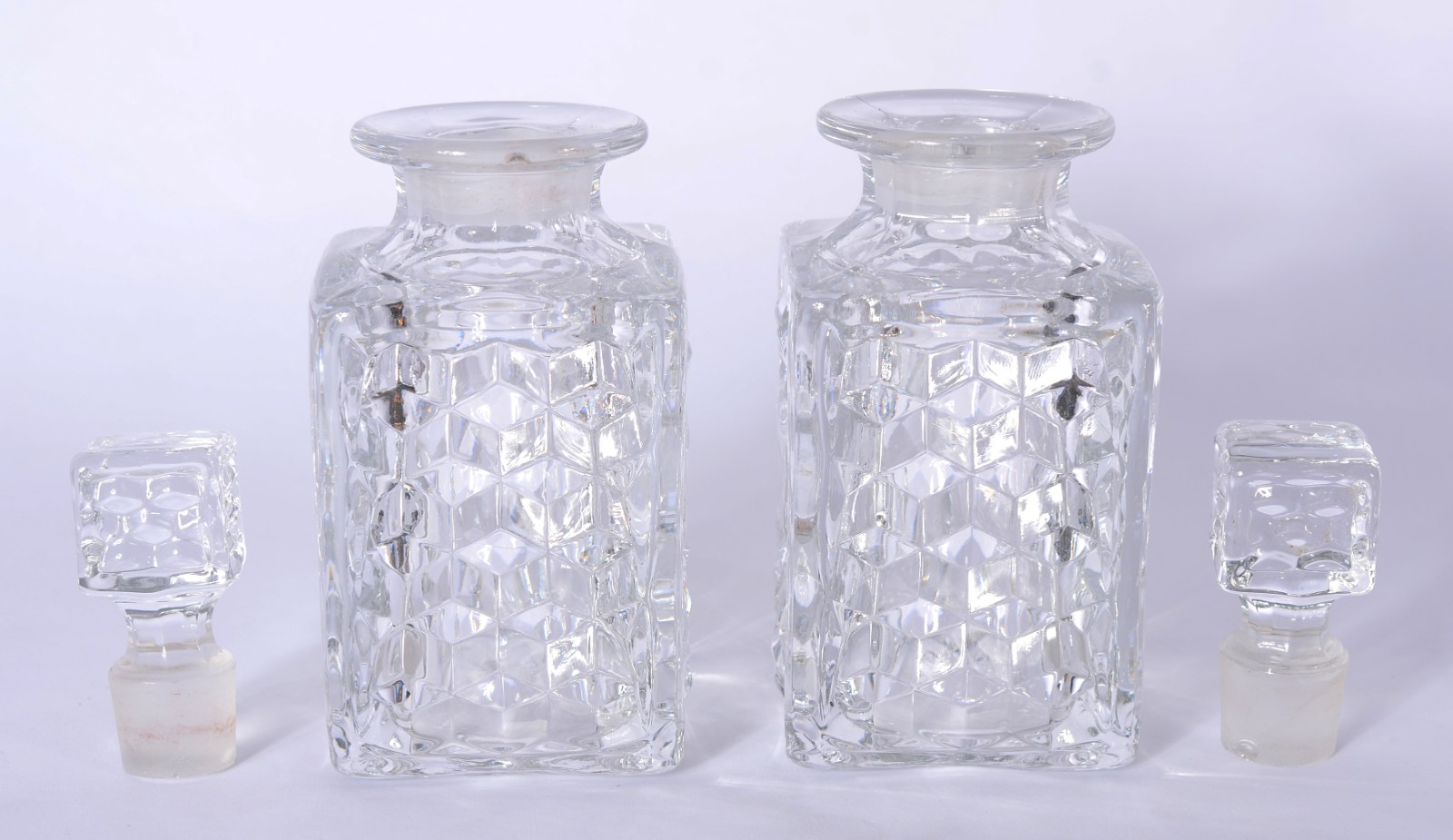 Três peças de cristal tcheco, sendo: prato para bolo, bowl e 2... - foto 9 de 9