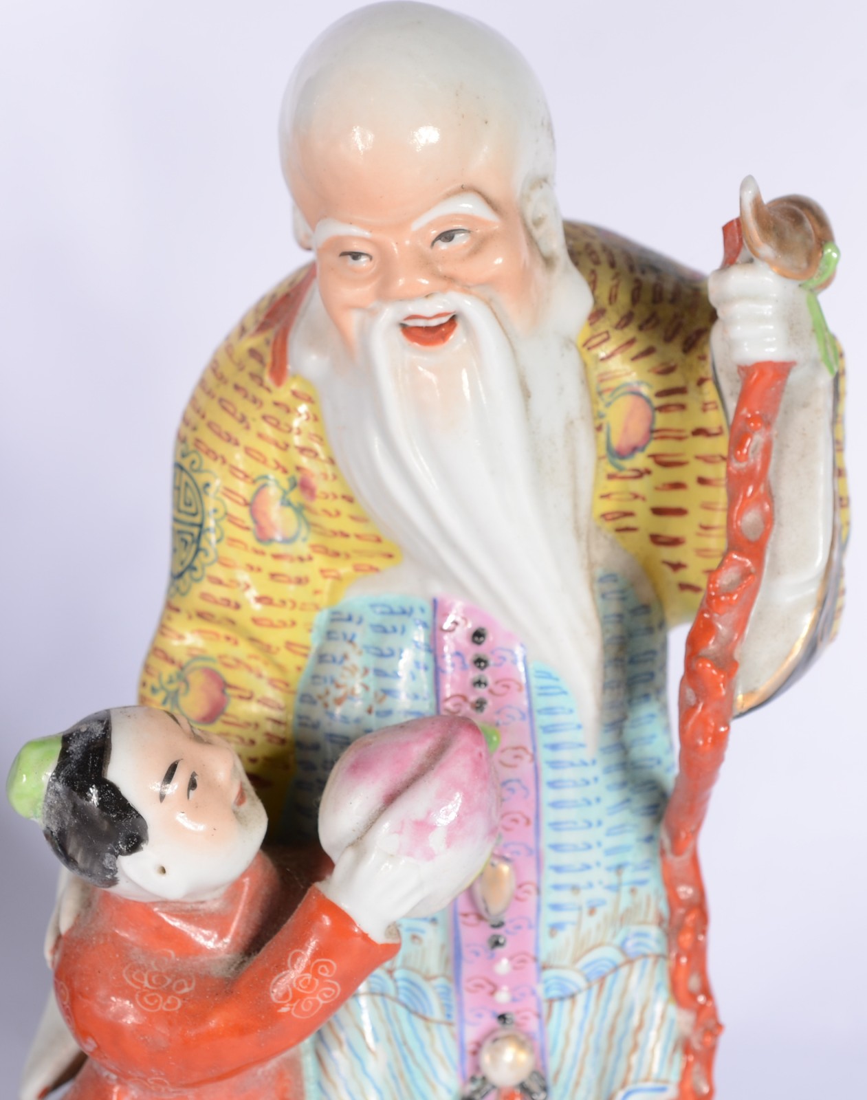 Quatro figuras de porcelana chinesa, sendo: par de cães de fó na cor... - foto 4 de 10
