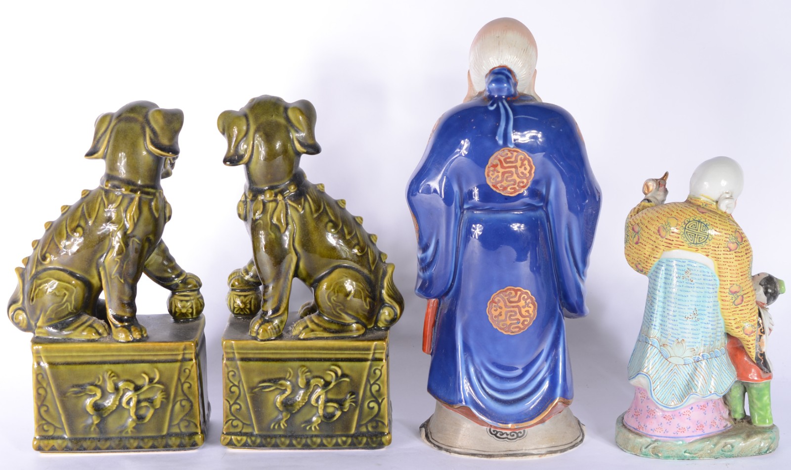 Quatro figuras de porcelana chinesa, sendo: par de cães de fó na cor... - foto 2 de 10