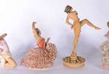 Quatros esculturas porcelana diversas represent... - Quatros esculturas porcelana diversas representando figuras femininas.