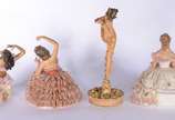Quatros esculturas porcelana diversas represent... - Quatros esculturas porcelana diversas representando figuras femininas.