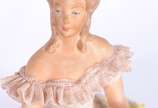 Quatros esculturas porcelana diversas represent... - Quatros esculturas porcelana diversas representando figuras femininas.