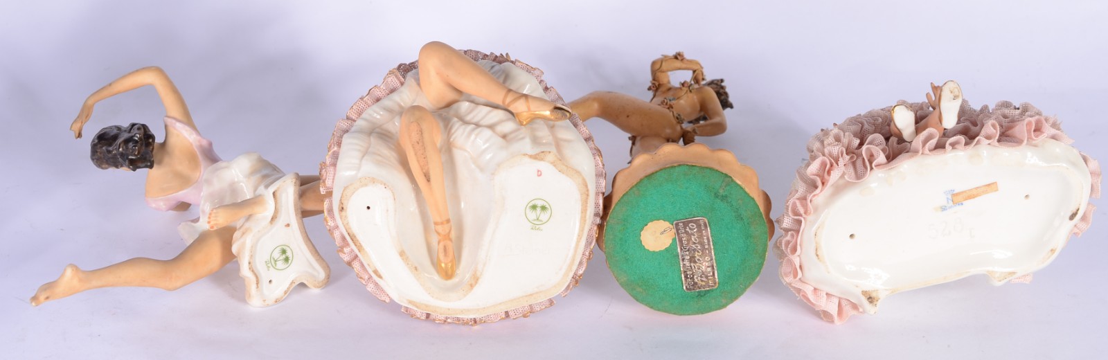 Quatros esculturas porcelana diversas representando figuras femininas. - foto 8 de 11