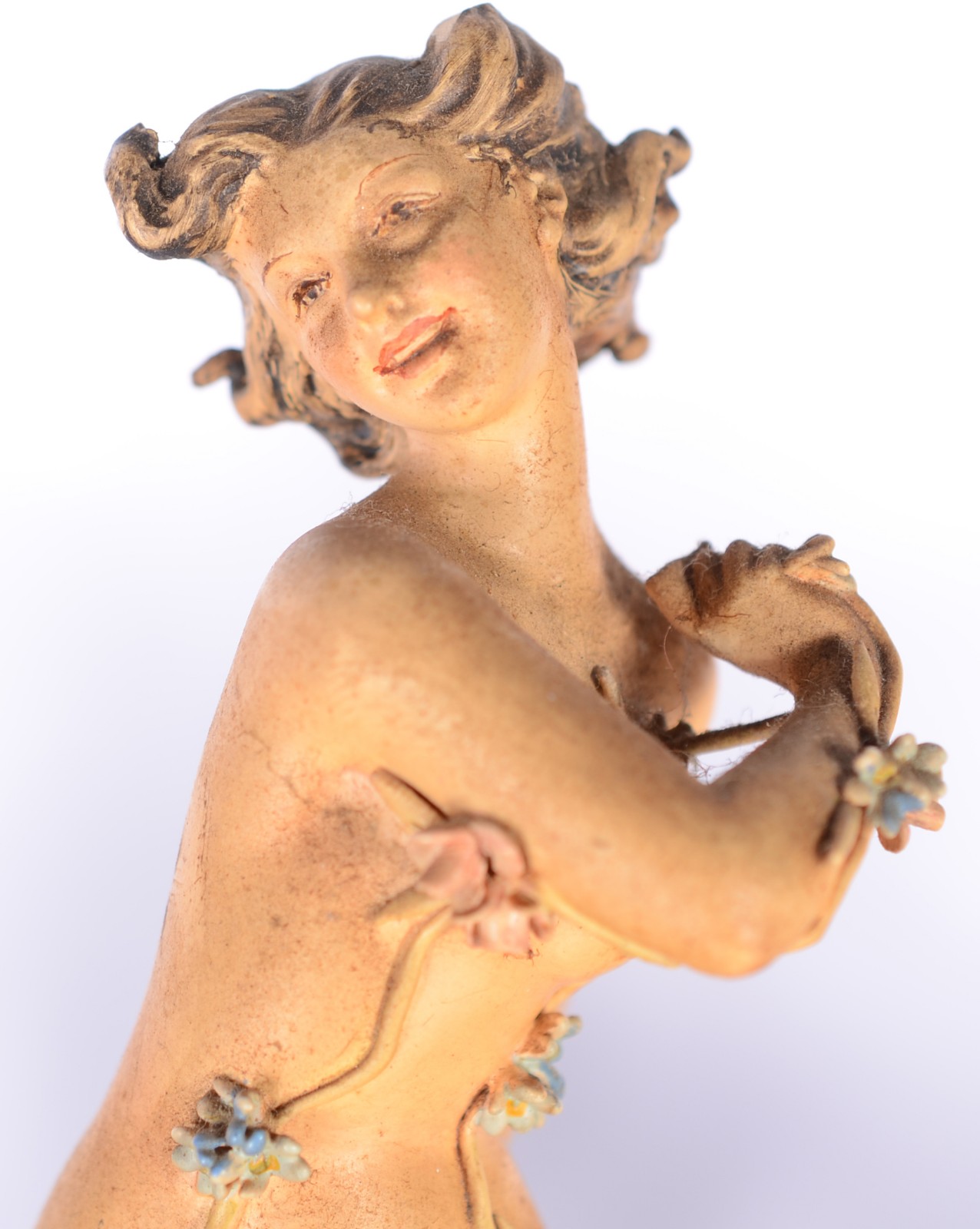 Quatros esculturas porcelana diversas representando figuras femininas. - foto 9 de 11