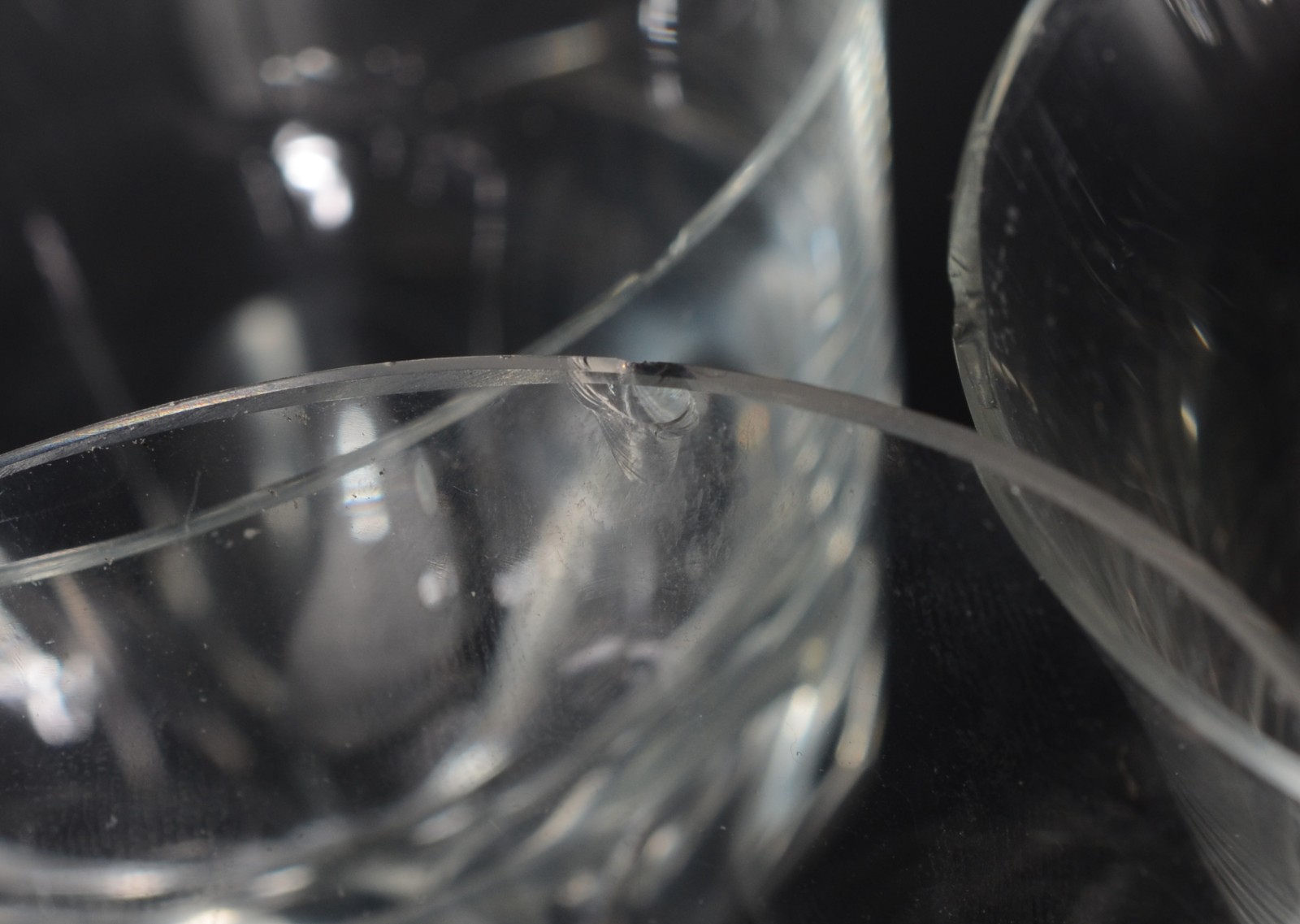 Serviço de cristal facetado, composto de: 10 taças para água, 11... - foto 3 de 8