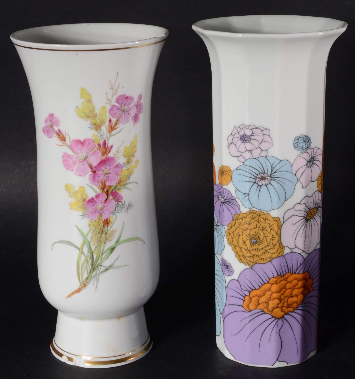 Dois vasos de porcelana, sendo um Rosenthal facetado com flores em... - foto 1 de 9