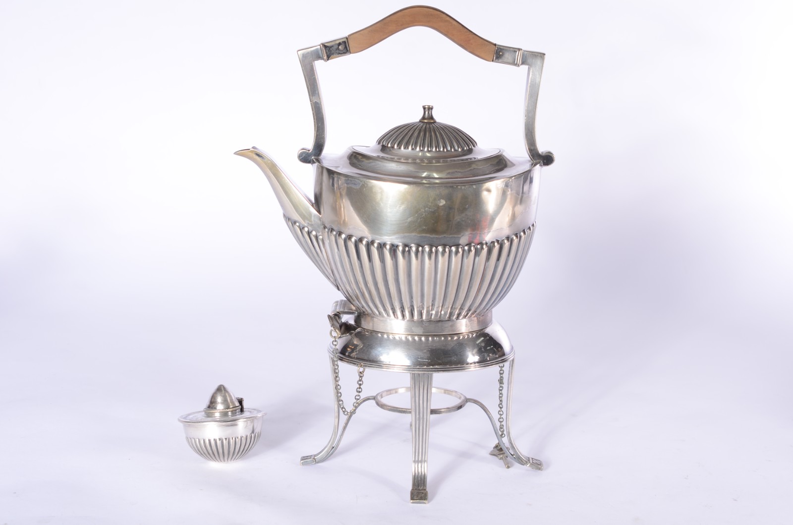 Samovar de metal prateado, estilo inglês. - foto 5 de 10