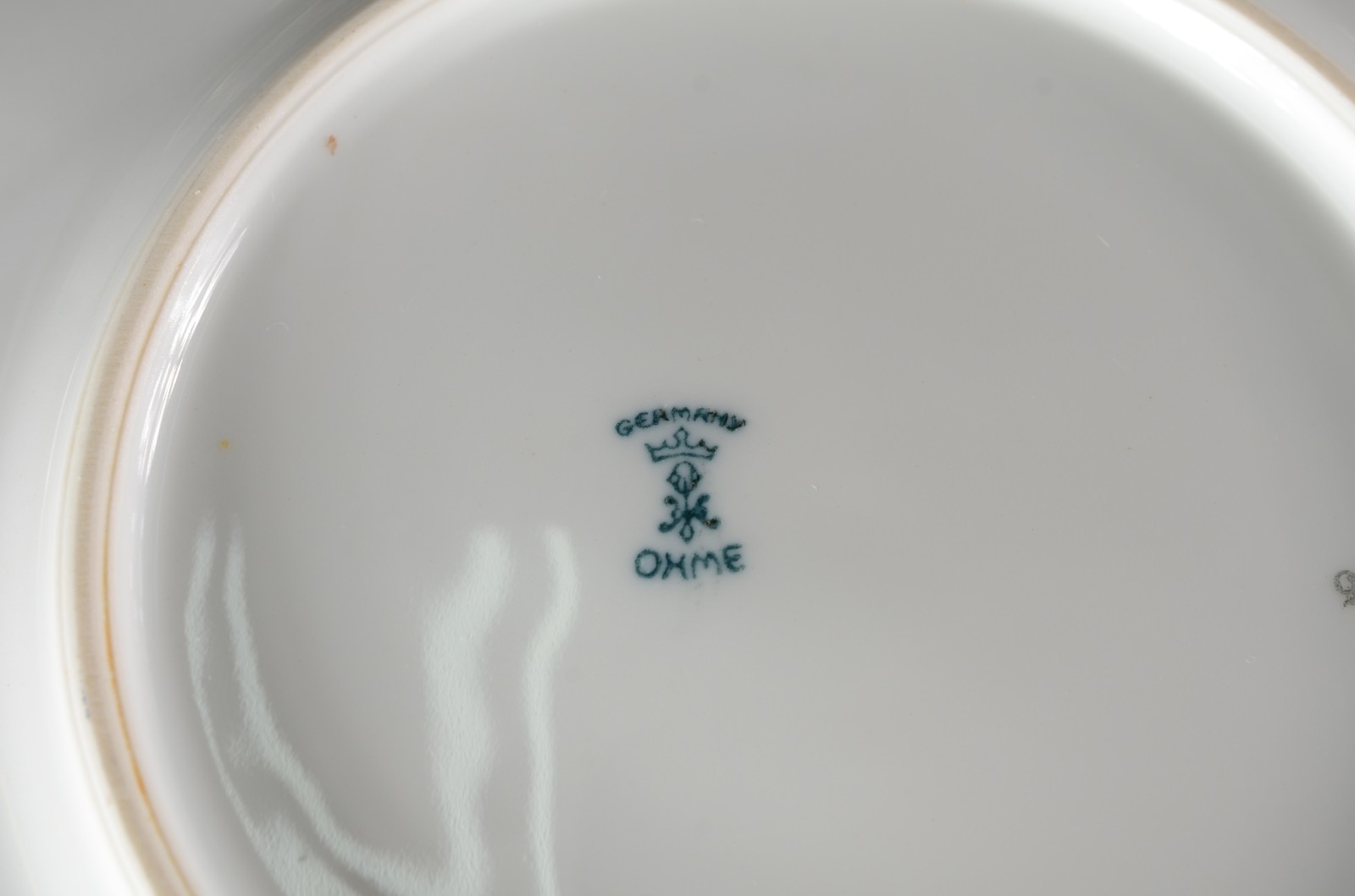Aparelho de jantar de porcelana alemã, composto de: 24 pratos rasos... - foto 4 de 5