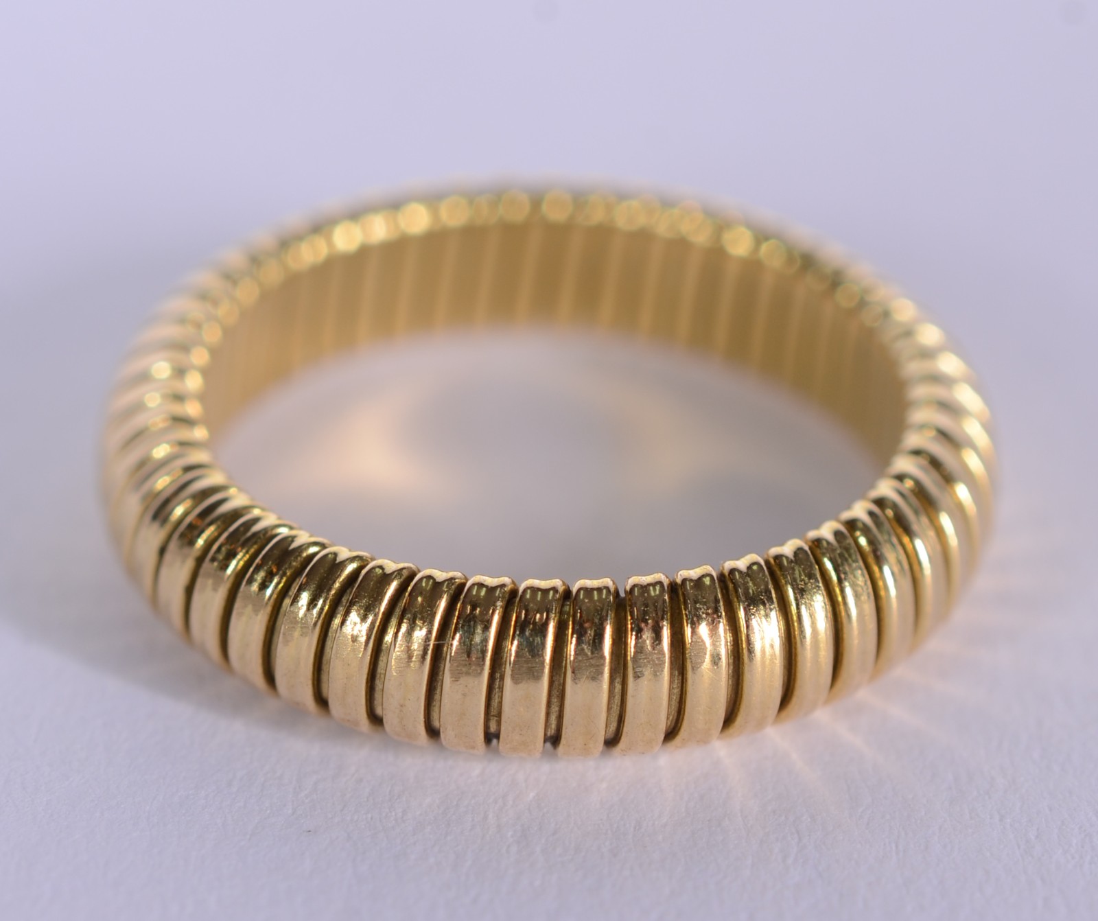 Aliança de ouro 18 k., contraste 750 mls, aro 16. (Por motivos de... - foto 1 de 5