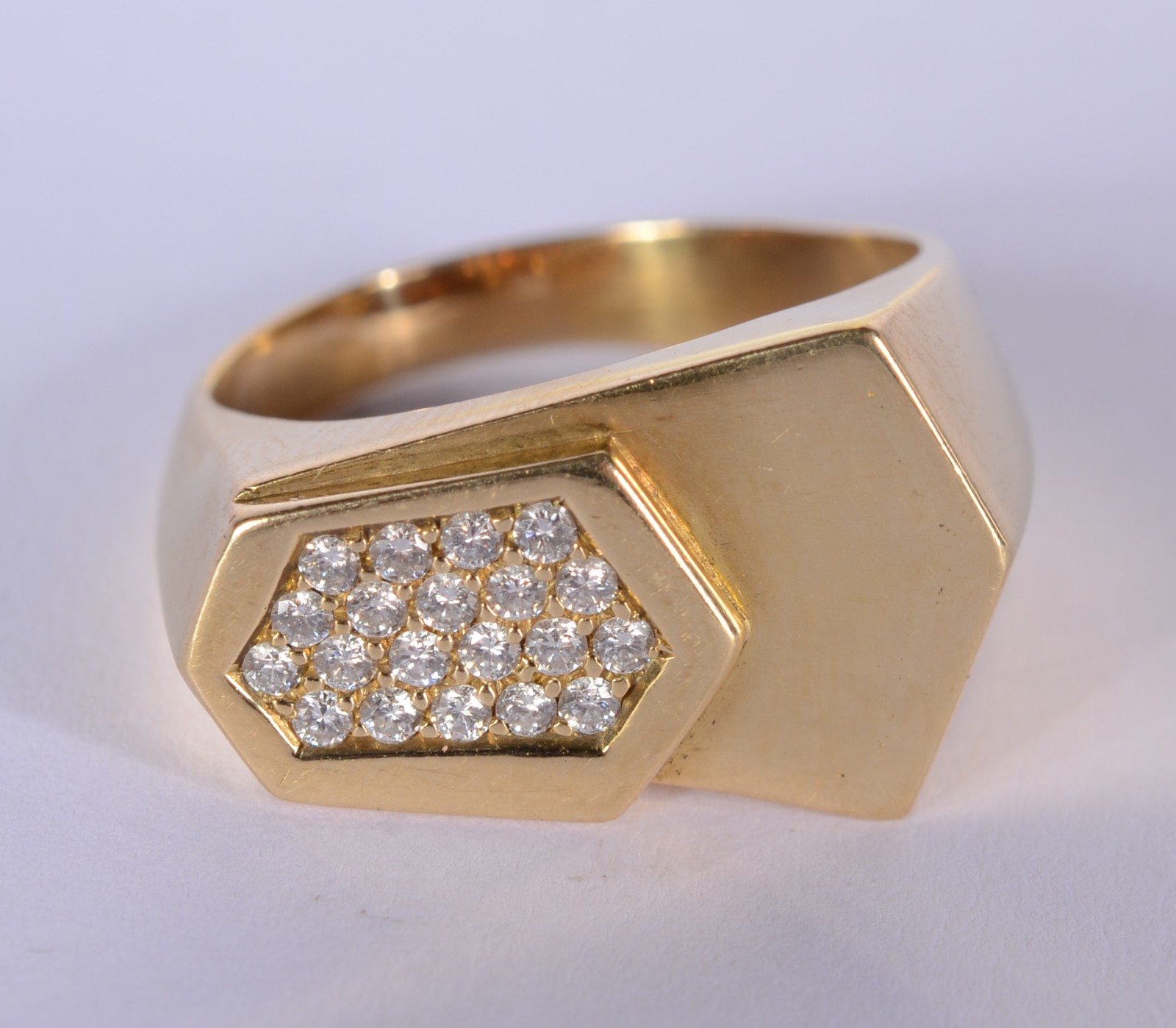 Anel de ouro 18 k., contraste 750 mls com aproximadamente 20... - foto 1 de 7