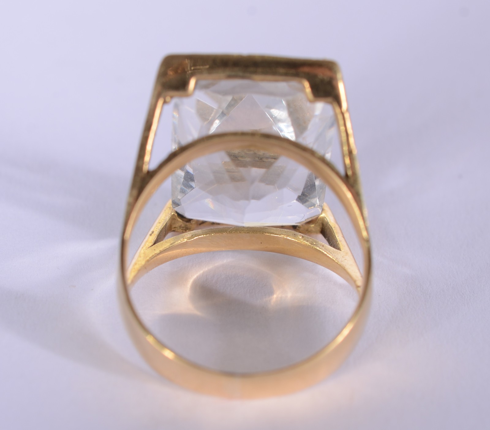 Anel de ouro branco e ouro 18 k., com 10 brilhantes e pedra branca... - foto 4 de 7