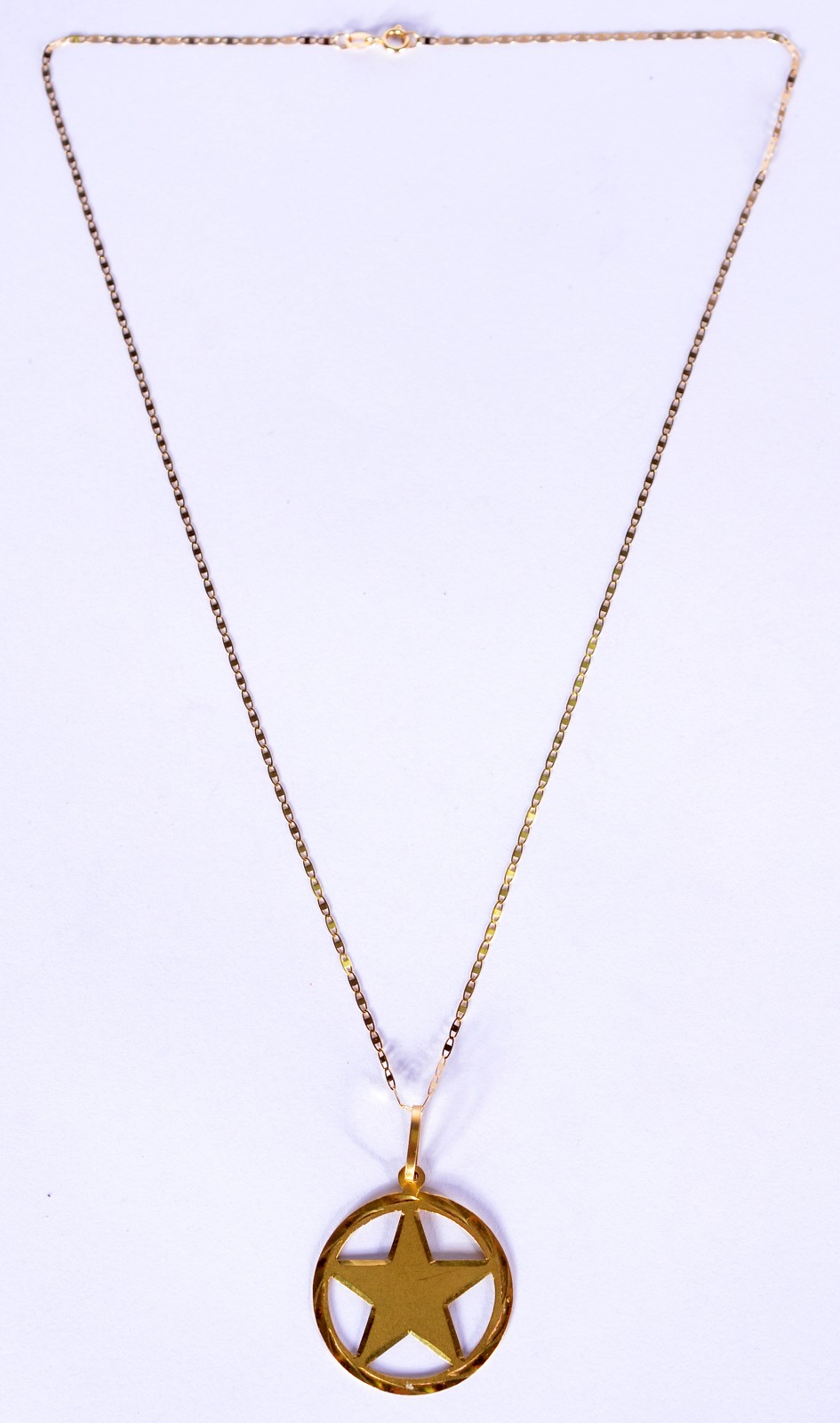 Colar com pendente Estrela de David de ouro 18k., contraste 750 mls... - foto 1 de 6