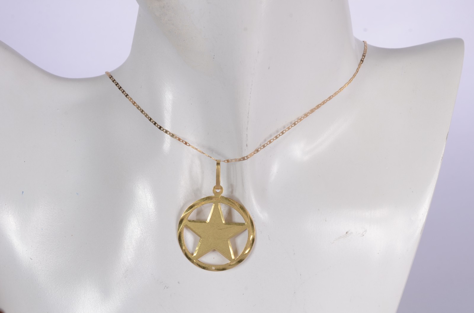 Colar com pendente Estrela de David de ouro 18k., contraste 750 mls... - foto 6 de 6