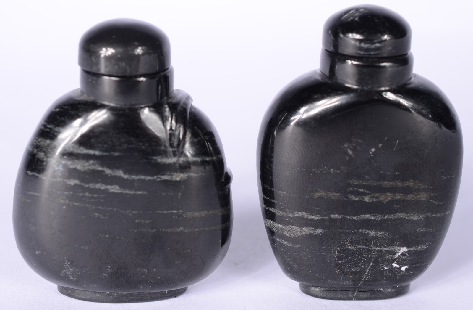 Dois pequenos perfumeiros "snuff bottle" - foto 2 de 3