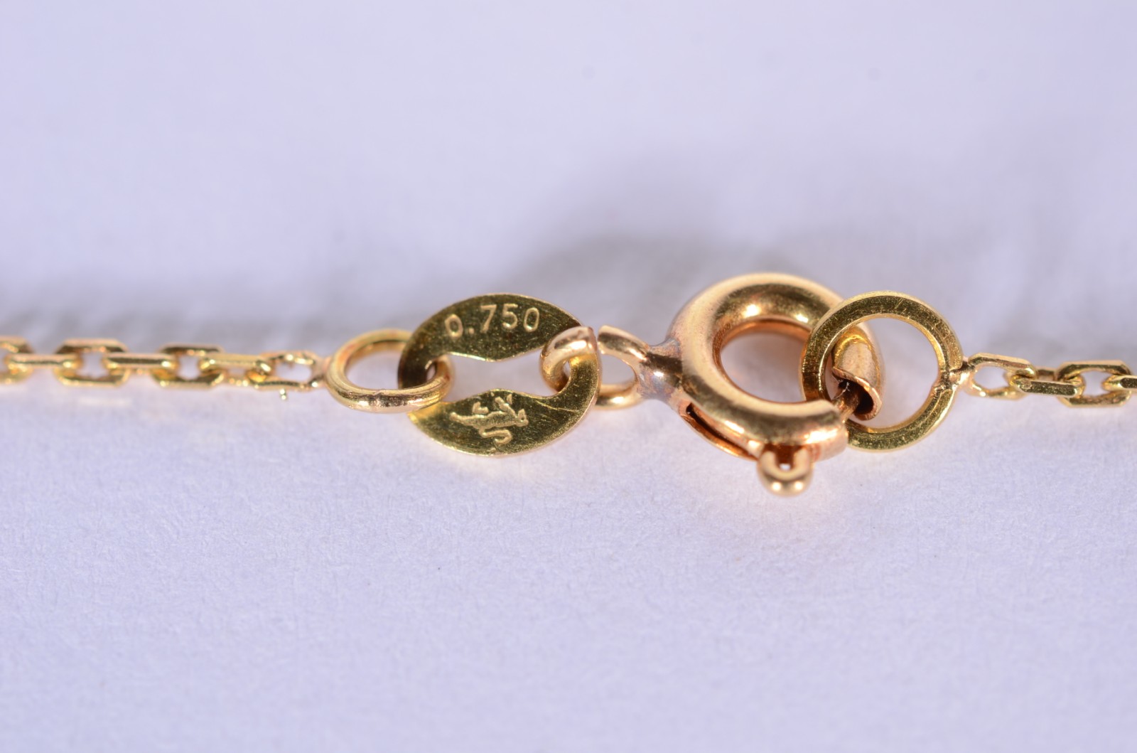 Colar com pendente de ouro 18 k., contraste 750 mls. (Por motivos de... - foto 4 de 4