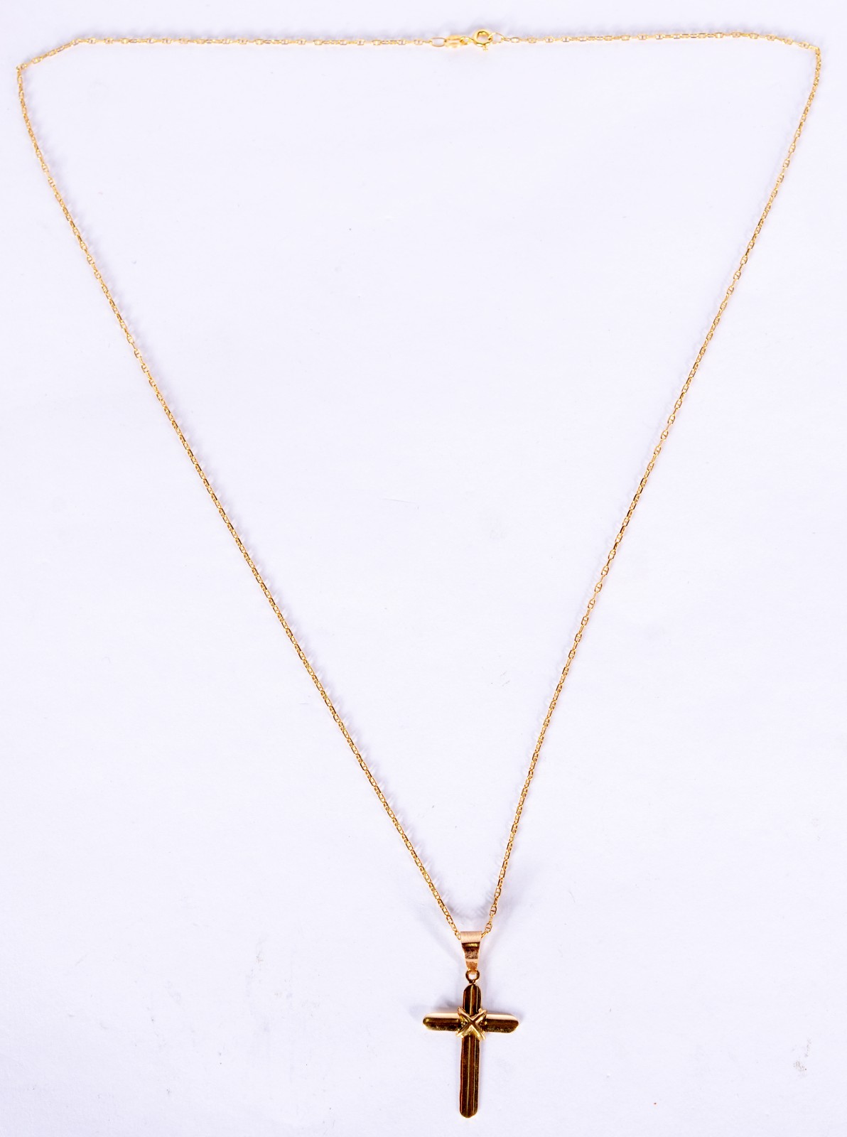 Colar com crucifixo de ouro 18 k., contraste 750 mls. (Por motivos de... - foto 1 de 6