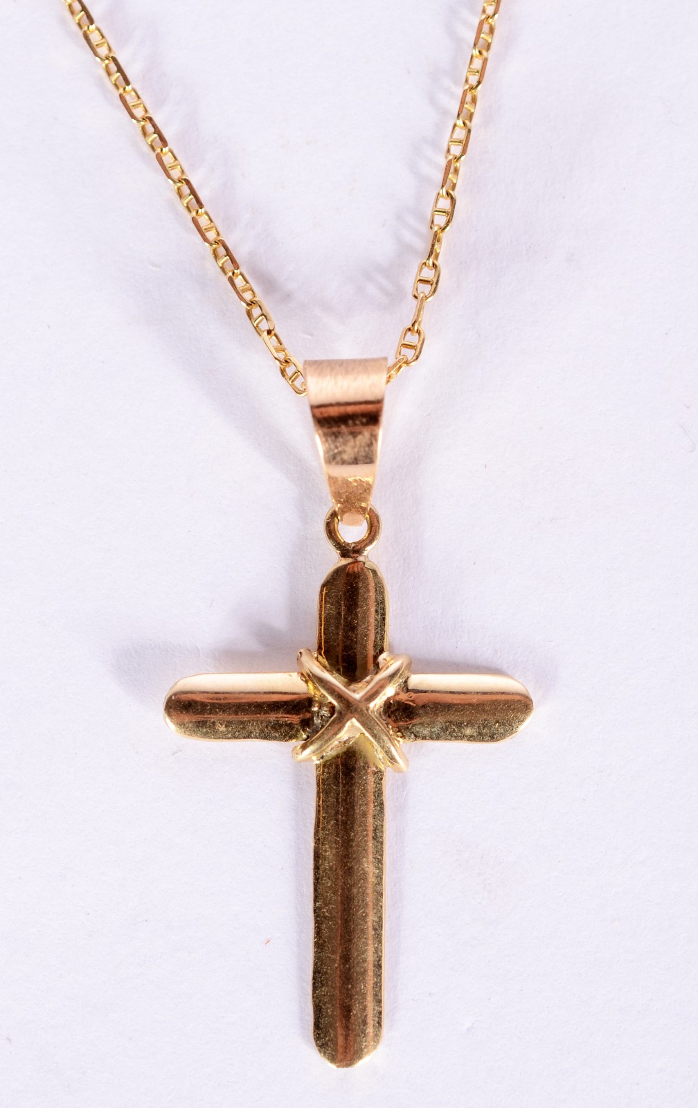 Colar com crucifixo de ouro 18 k., contraste 750 mls. (Por motivos de... - foto 2 de 6