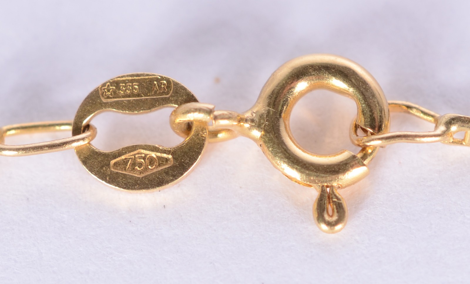 Colar com crucifixo de ouro 18 k., contraste 750 mls. (Por motivos de... - foto 5 de 6