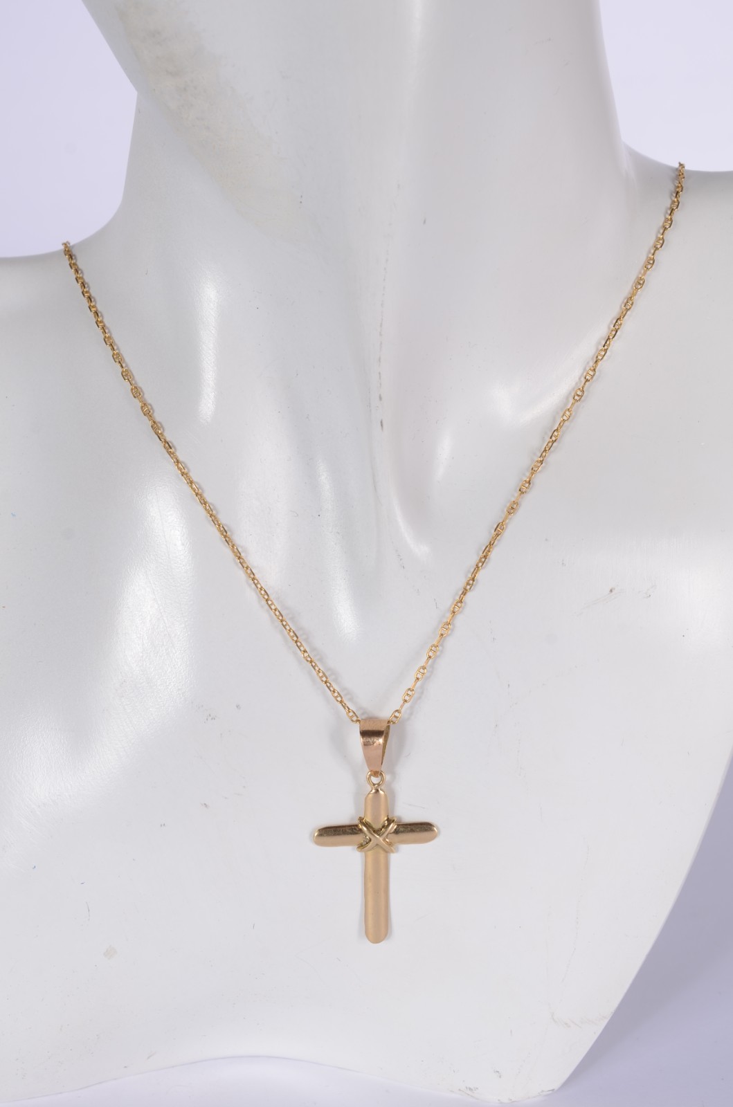 Colar com crucifixo de ouro 18 k., contraste 750 mls. (Por motivos de... - foto 6 de 6