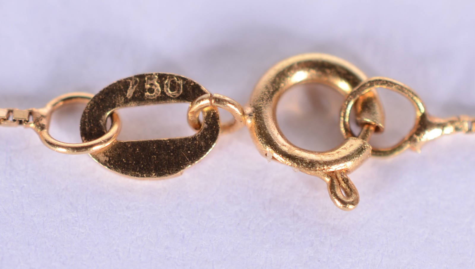 Colar com pendente de ouro 18 k., contraste 750 mls. (Por motivos de... - foto 3 de 4