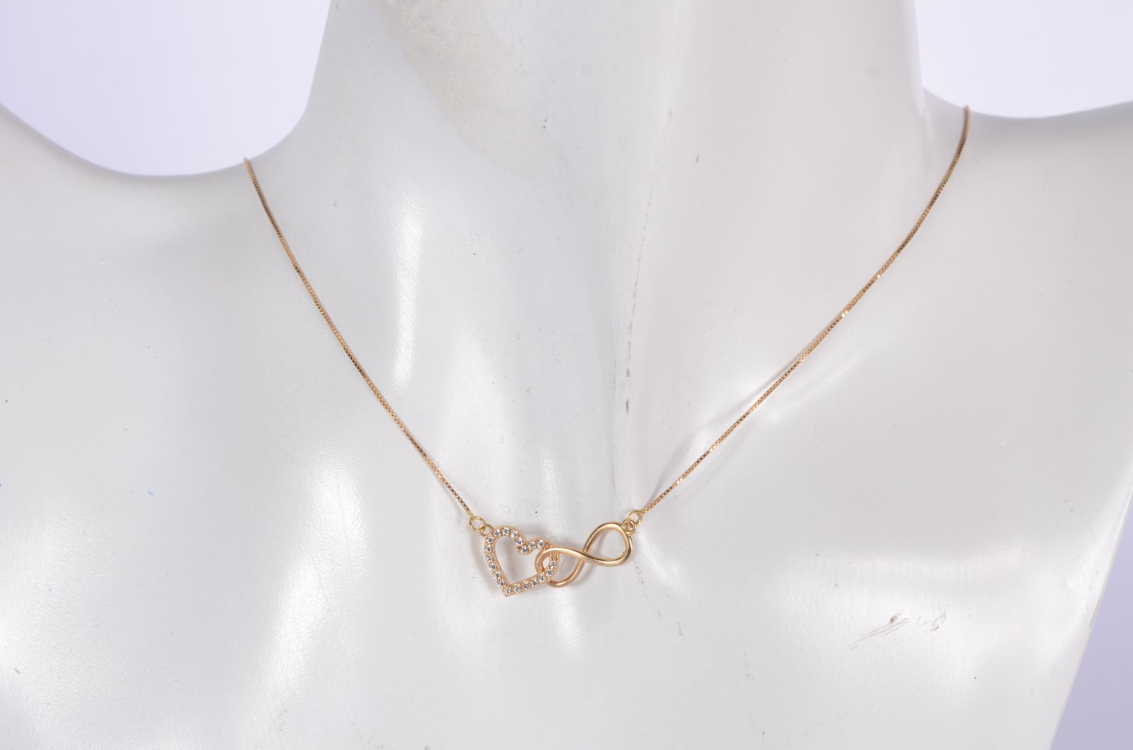 Colar com pendente de ouro 18 k., contraste 750 mls. (Por motivos de... - foto 6 de 6