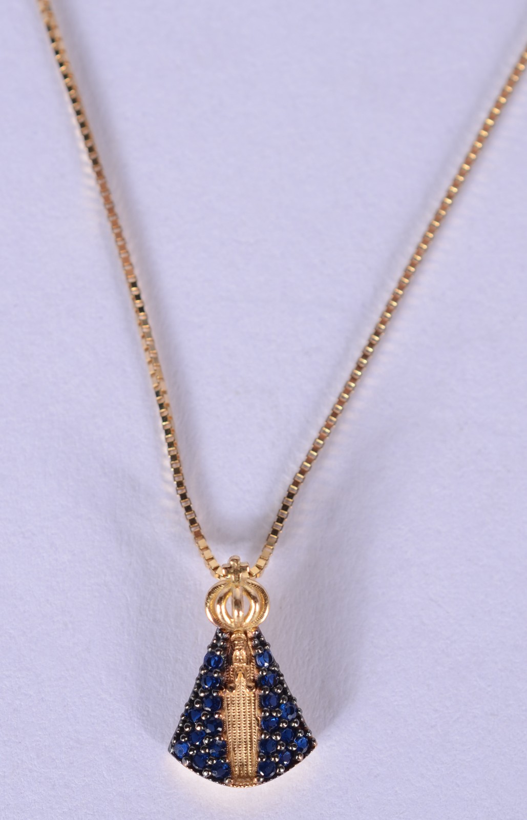 Colar com pendente de Nossa Senhora Aparecida com manto azul de ouro... - foto 2 de 5