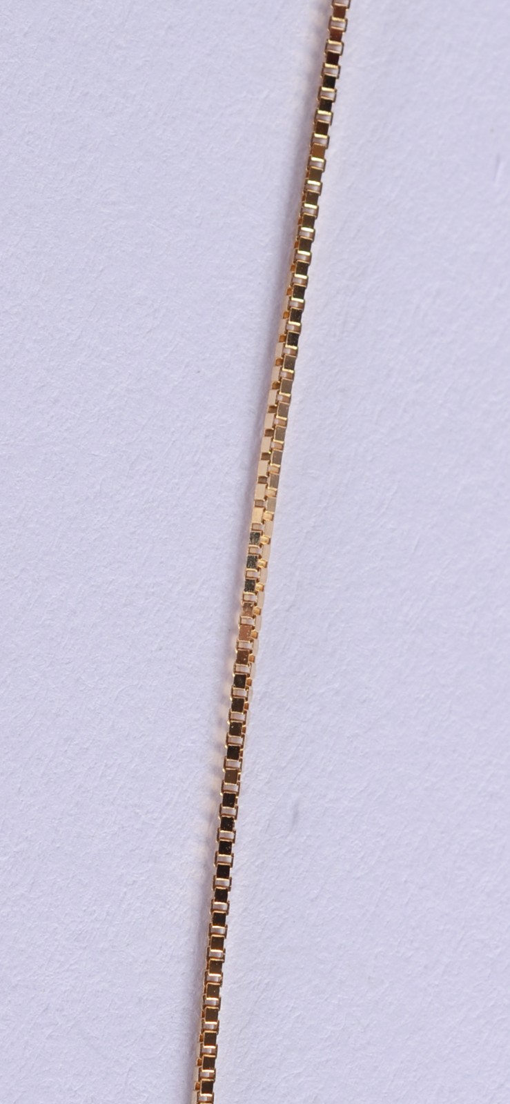 Colar com pendente na forma de cruz vazada de ouro 18 k., contraste... - foto 3 de 6