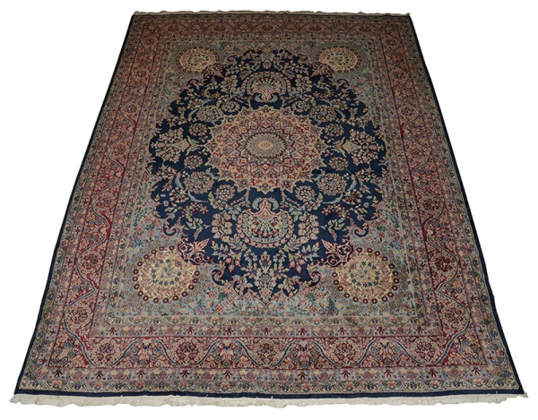 Tapete Kirman. Medidas 4,12 x 3,05 m.