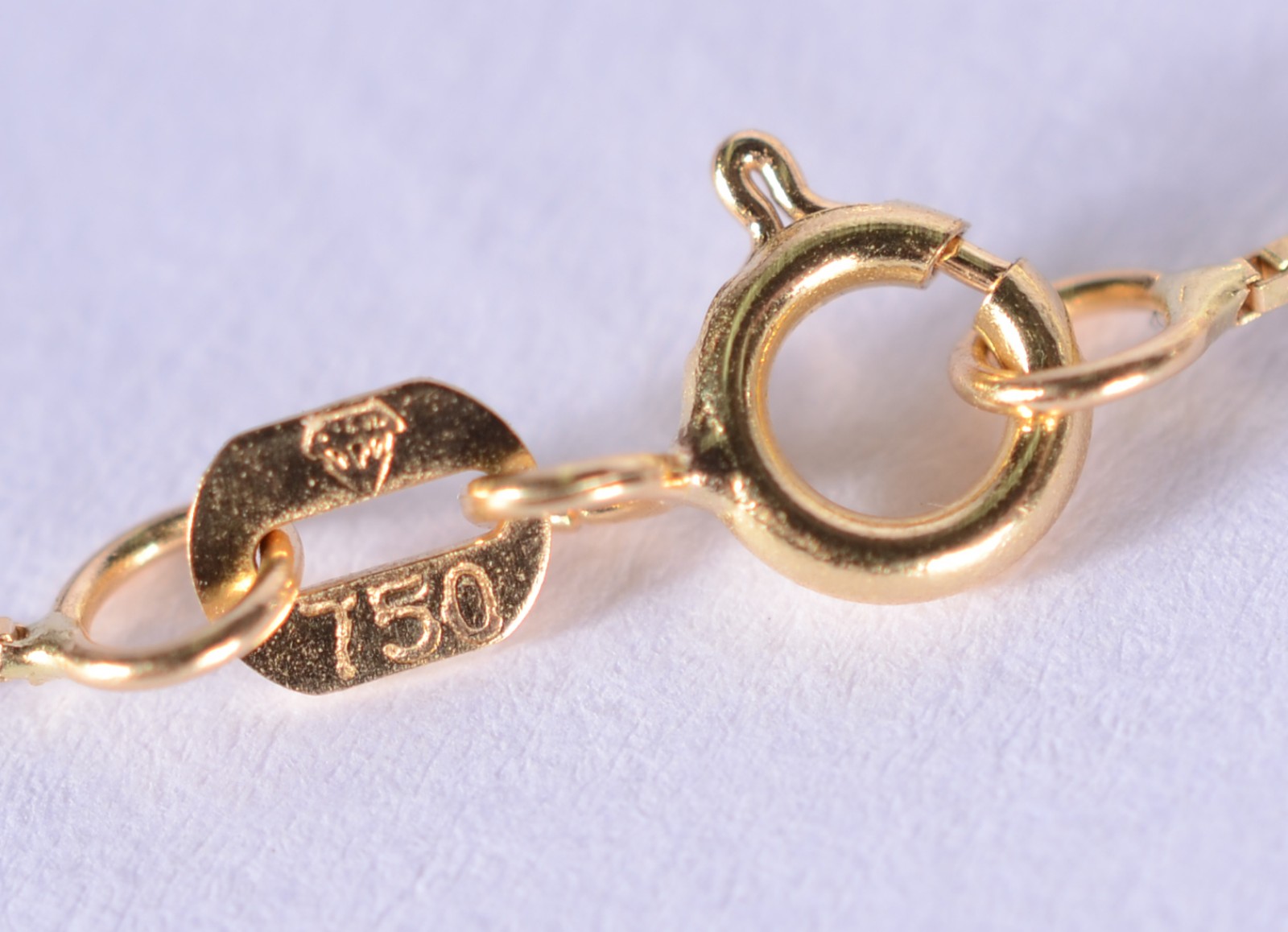 Colar com pendente de Cristo de ouro 18 k., contraste 750 mls. (Por... - foto 5 de 7