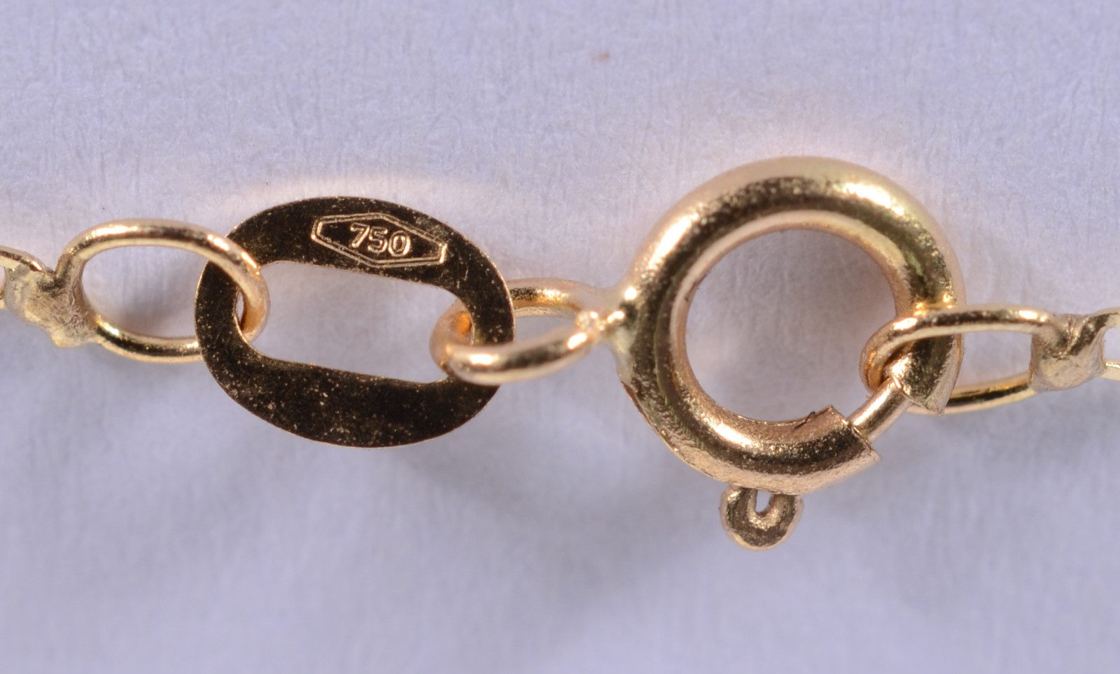 Colar com pendente feitio elefante de ouro 18 k., contraste 750 mls... - foto 4 de 5