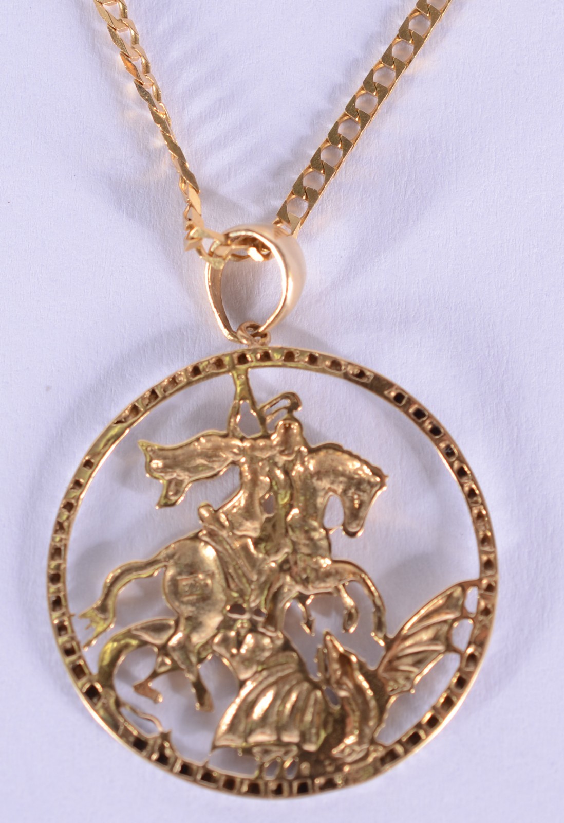 Colar com pendente de São Jorge de ouro 18 k., contraste 750 mls... - foto 5 de 5