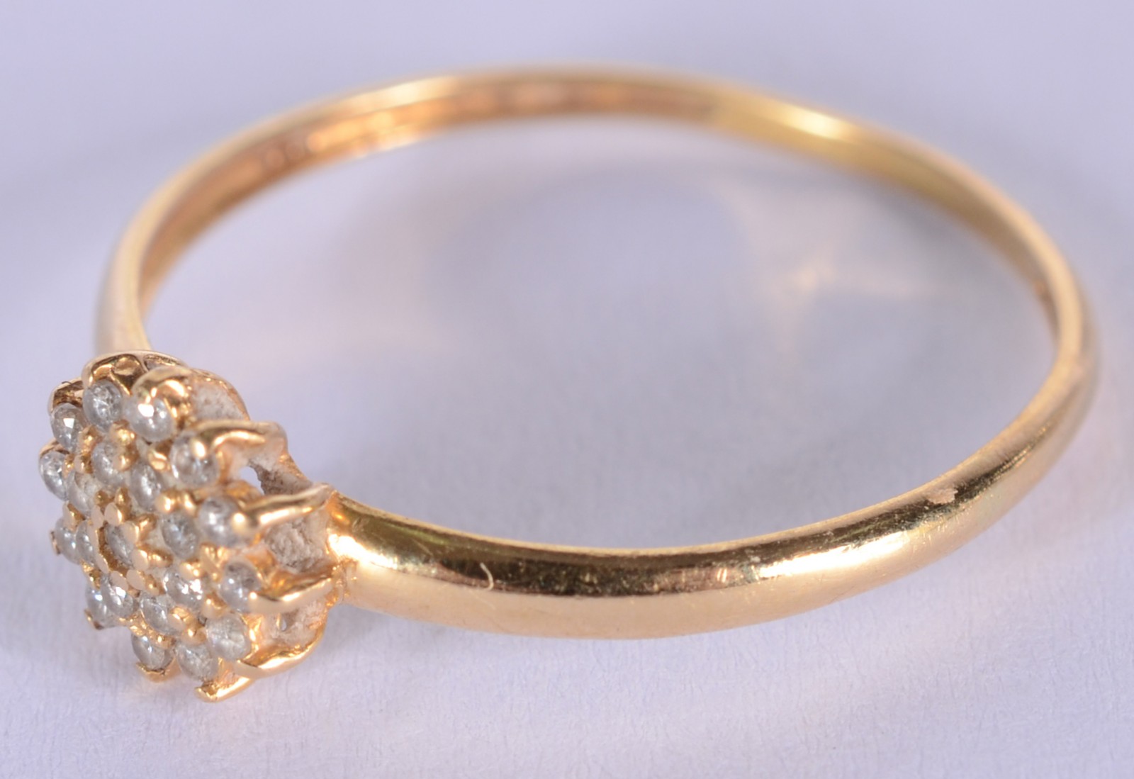 Anel de ouro 18 k., feitio chuveiro com safiras, contraste 750 mls... - foto 2 de 4