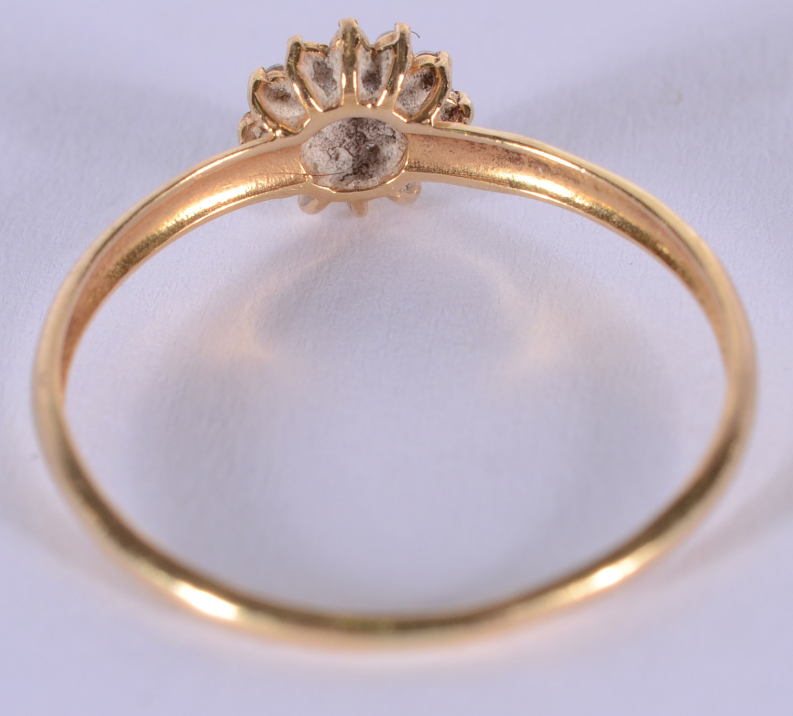 Anel de ouro 18 k., feitio chuveiro com safiras, contraste 750 mls... - foto 3 de 4