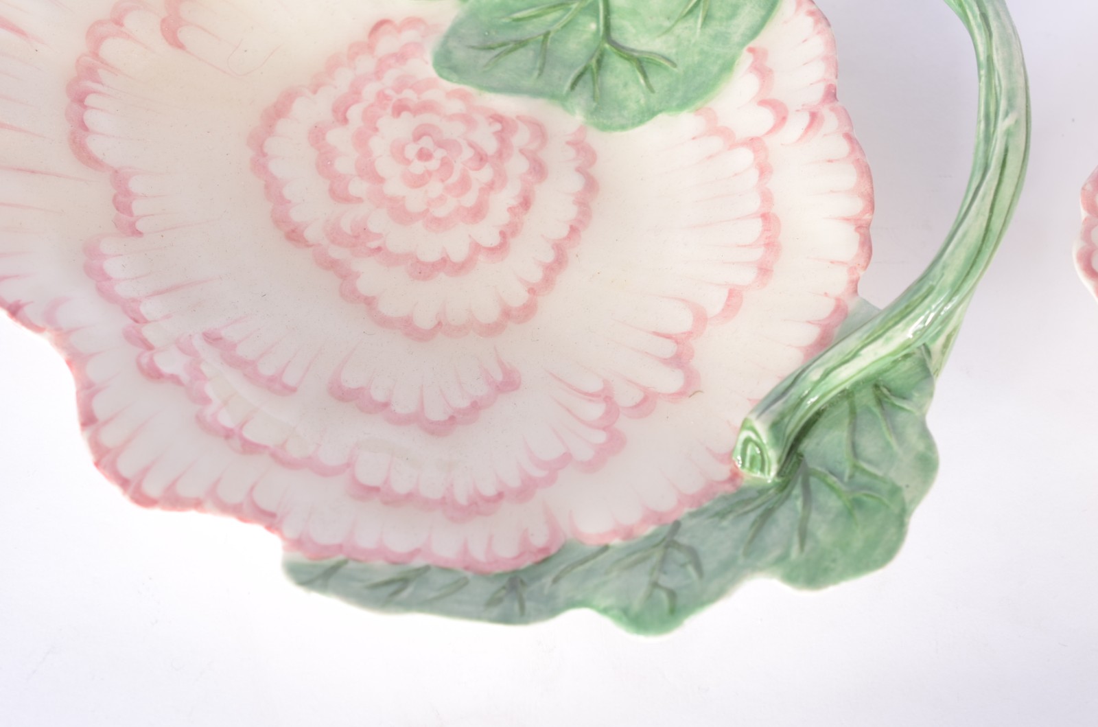 Par de pequenas fruteiras de faiança feitio flor. Mínimos bicados. - foto 6 de 8
