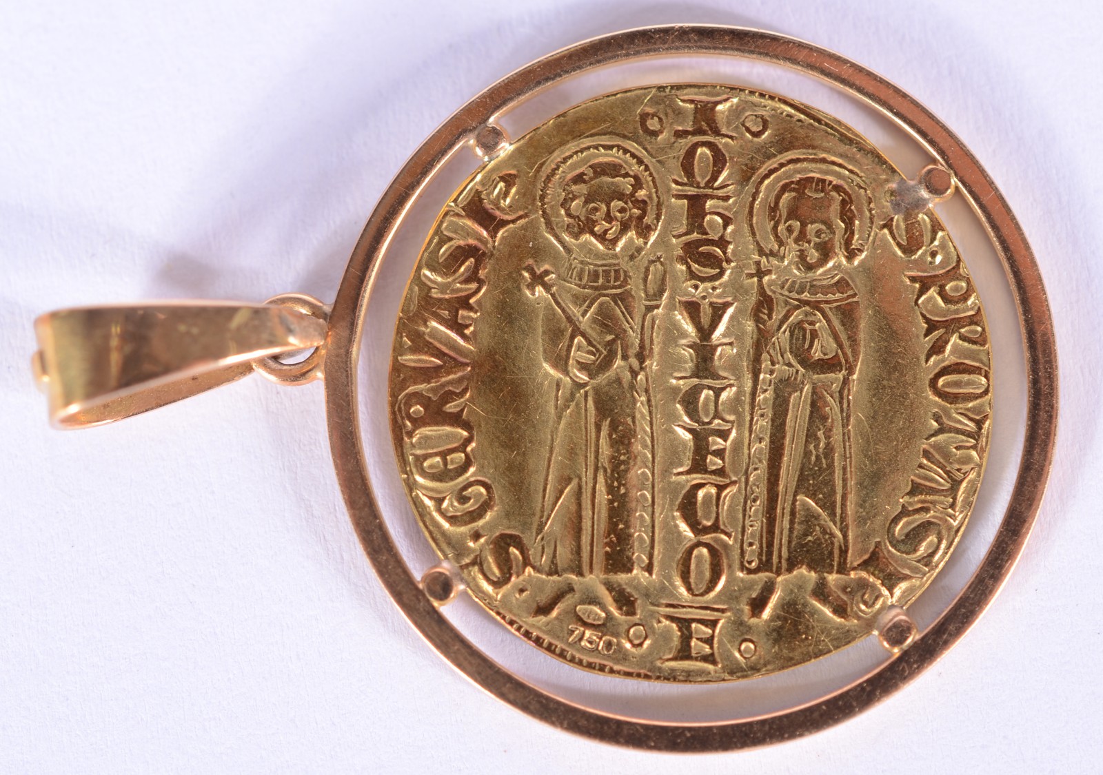Medalha de ouro 18 k., com imagem sacra. (Por motivos de segurança a... - foto 2 de 2