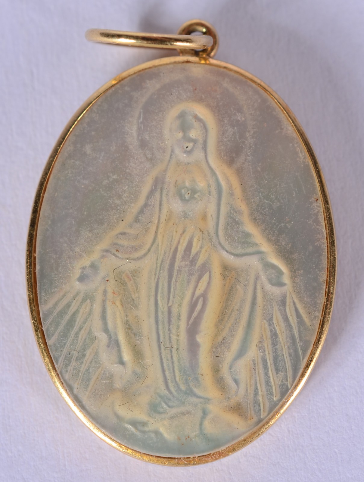 Medalha de ouro 18 k., com imagem de Nossa Senhora em padre perola... - foto 1 de 3