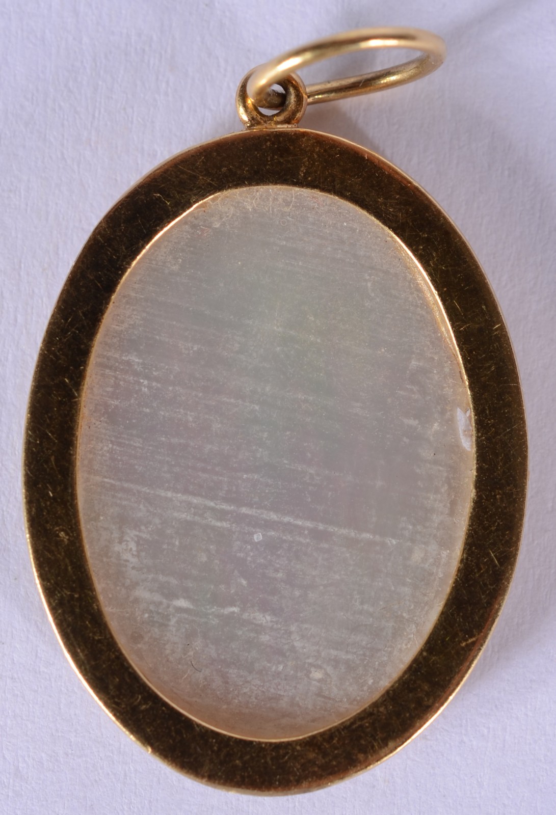 Medalha de ouro 18 k., com imagem de Nossa Senhora em padre perola... - foto 2 de 3