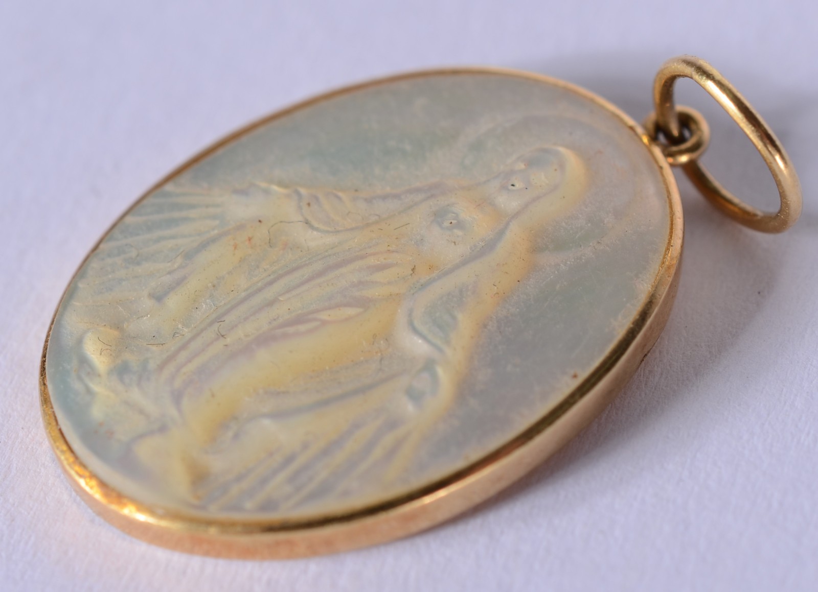Medalha de ouro 18 k., com imagem de Nossa Senhora em padre perola... - foto 3 de 3
