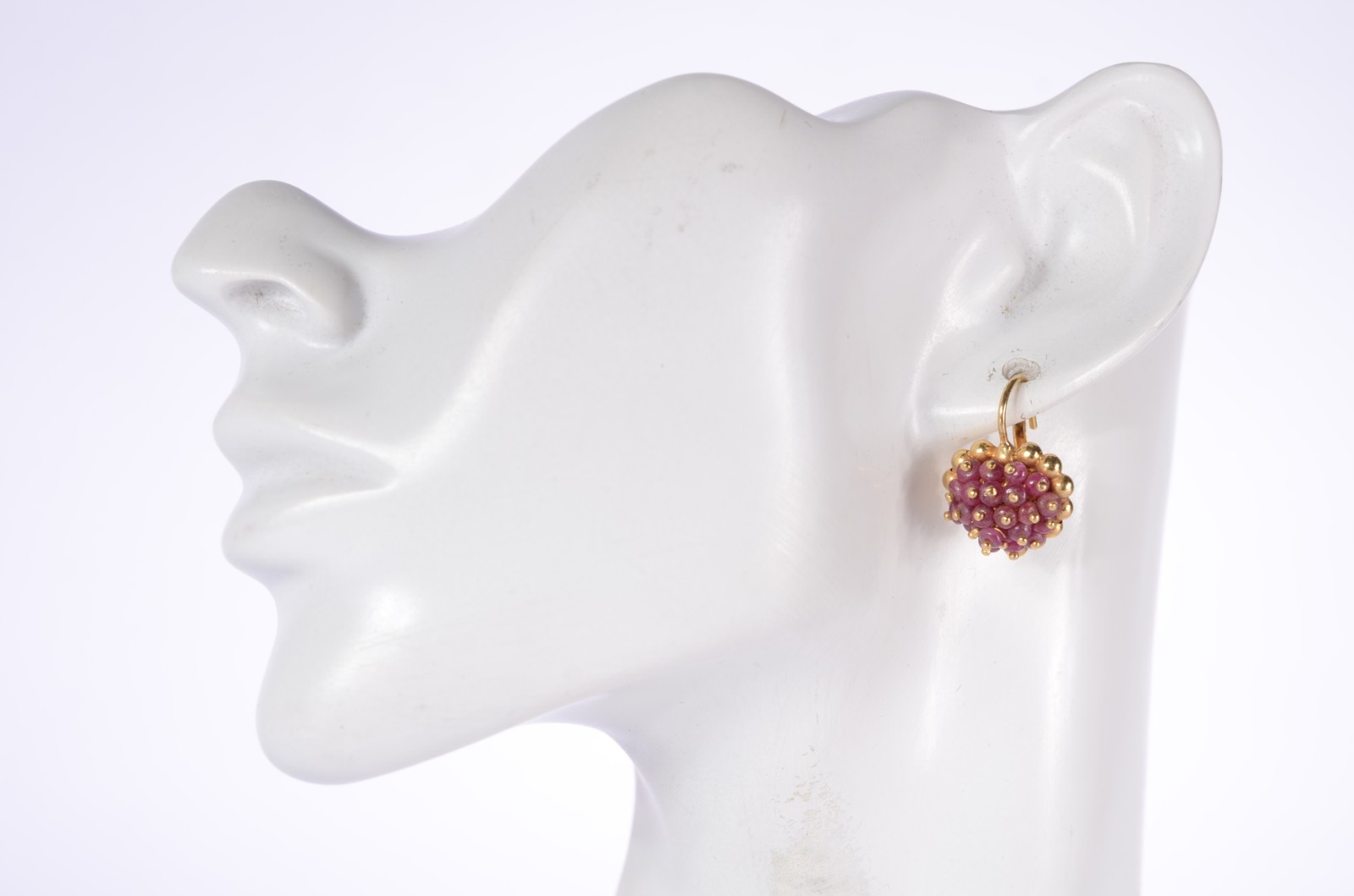 Conjunto de ouro 18 k., com pedras vermelhas, composto de: Par de... - foto 6 de 6