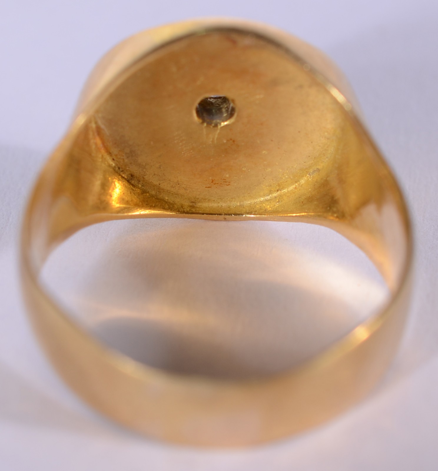Anel de ouro 18 k. com pequena pedra azul. (Por motivos de segurança... - foto 3 de 5