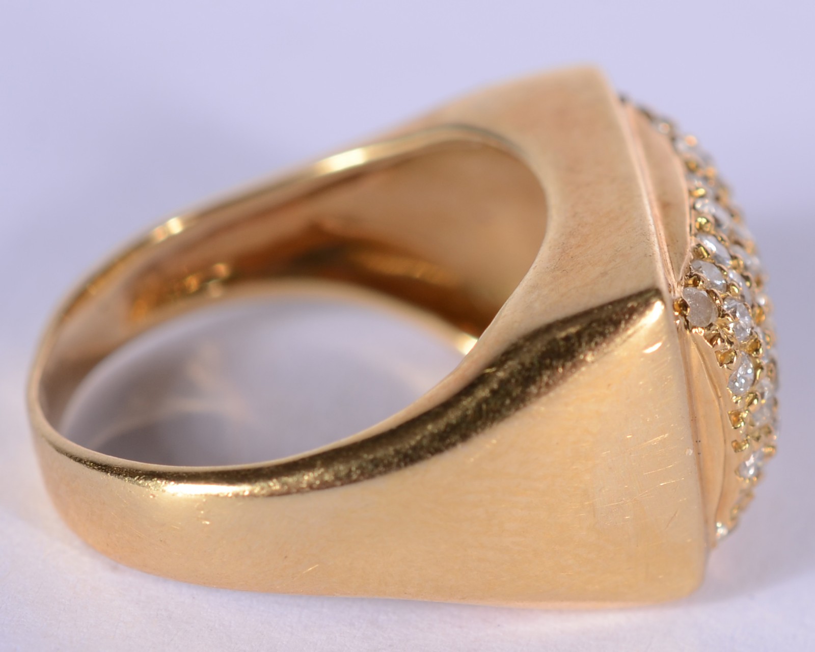 Anel de ouro 18 k., com brilhantes, aro 16 . (Por motivos de... - foto 4 de 7